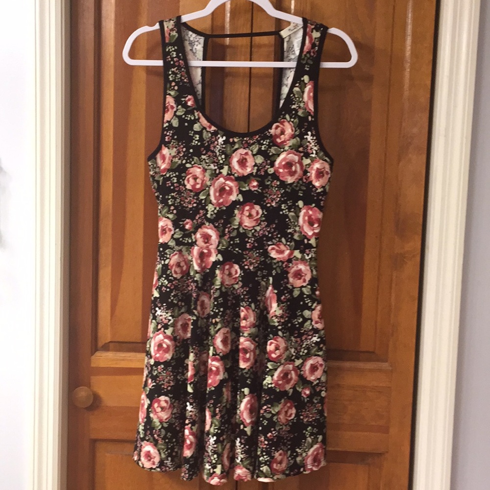 FLORAL DRESS 🌸 - Picture 5 of 7